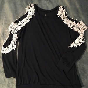 Open Shoulder Lace Detailed Top!